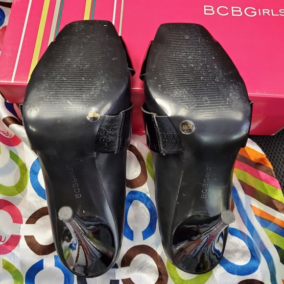 Shoes - Picture 4 of 4